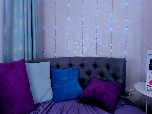 Live sex webcam photo for Roxy_Flower_ #263530057