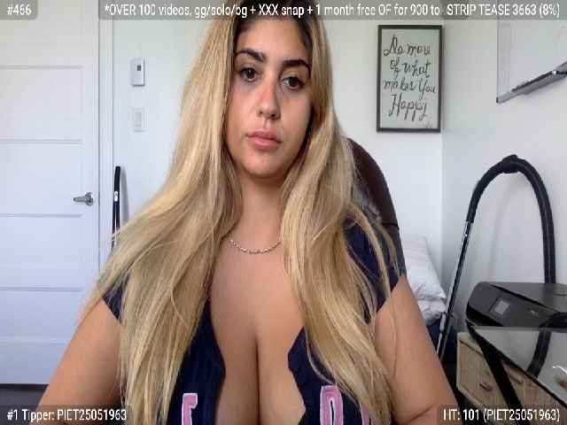 Live sex webcam photo for NoraCharm #254554342