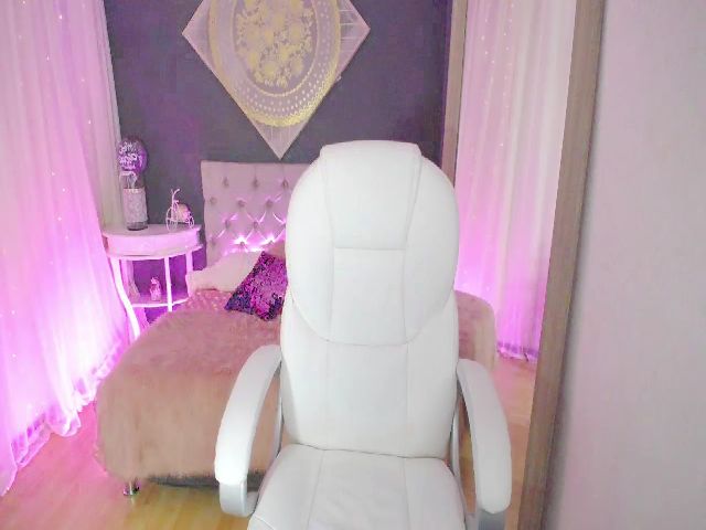 Live sex webcam photo for Karina_V #257419538