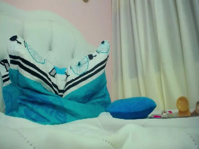 Live sex webcam photo for Petite_camila #287864212