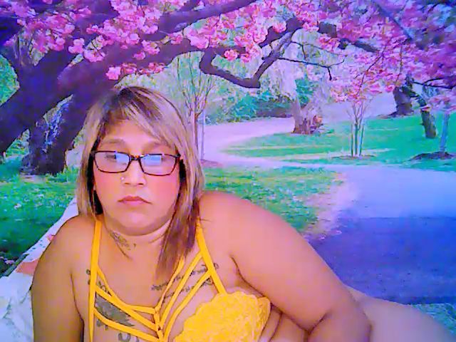 Live sex webcam photo for Roxyfoxy69 #258812636