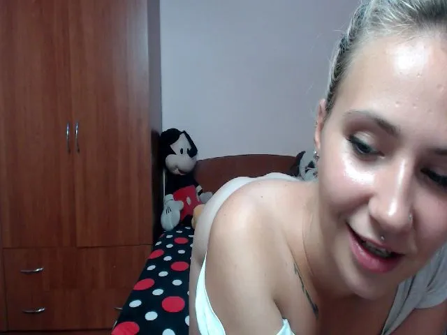 Live sex webcam photo for Tweetyboom #261736708