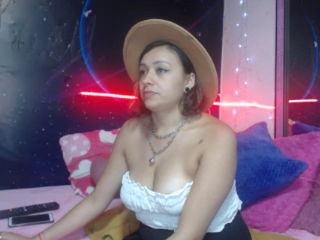 Live sex webcam photo for Emily_sweet2 #255756971