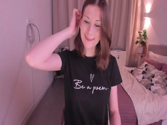 Live sex webcam photo for GretaMiln #253932220