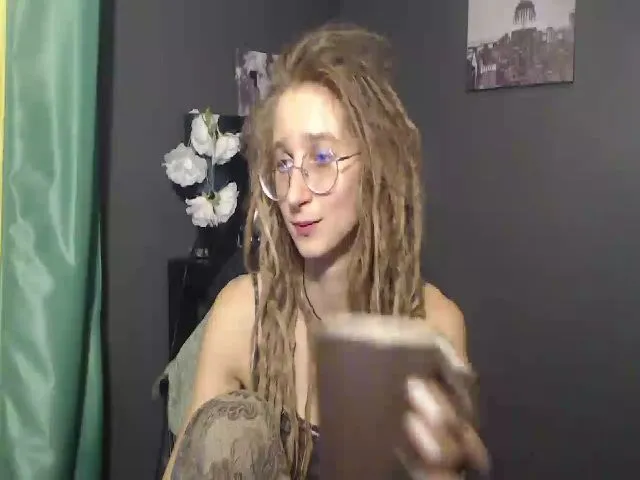Live sex webcam photo for KINKYkeira #264147131