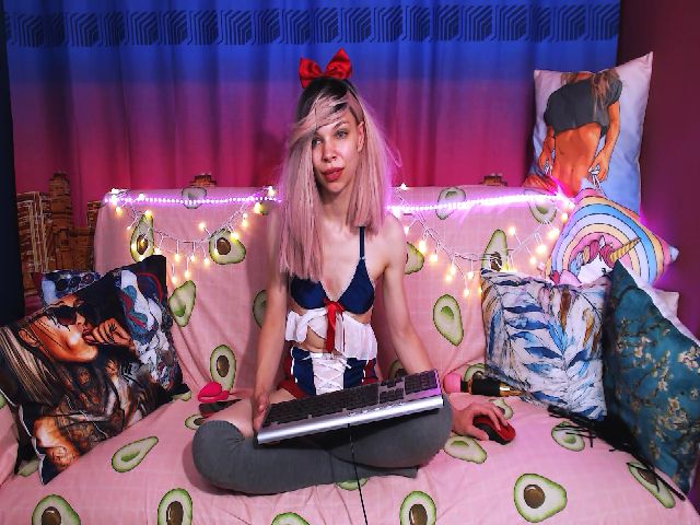 Live sex webcam photo for Lolly_Goddess #262589127