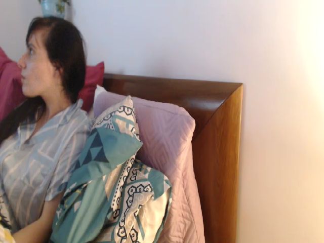 Live sex webcam photo for isabellazee2 #254352175