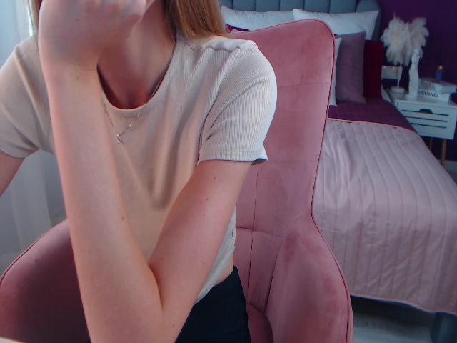 Live sex webcam photo for Angell_XO #260491829