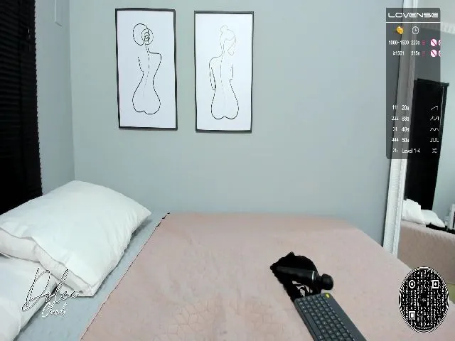 Live sex webcam photo for Dolce_chanel #256079537