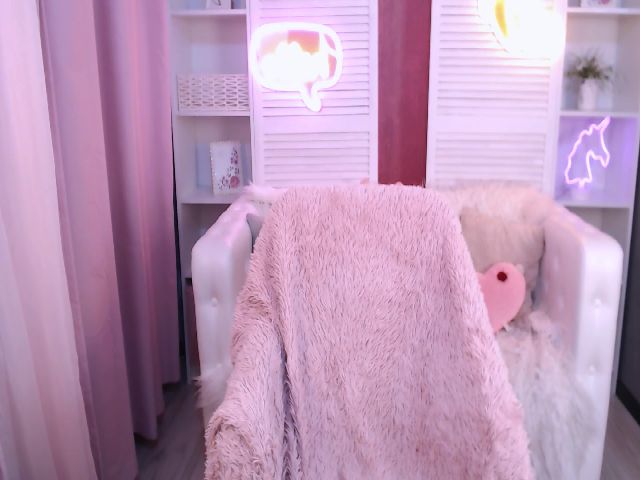 Live sex webcam photo for LynneDawson #256384354