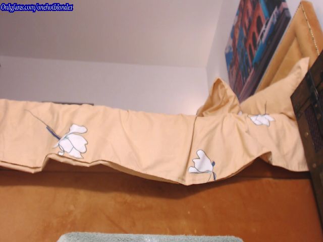 Live sex webcam photo for Wildblondhome #256699762