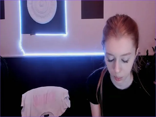 Live sex webcam photo for EmillyWillis #260615839
