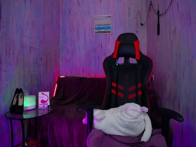 Live sex webcam photo for LounaFoster #258126221