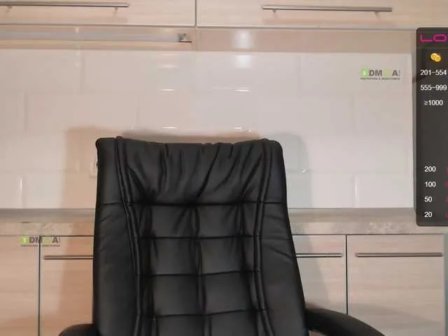 Live sex webcam photo for -PeachGirl- #245512088