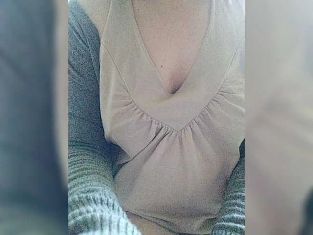 Live sex webcam photo for volturi66- #254119010