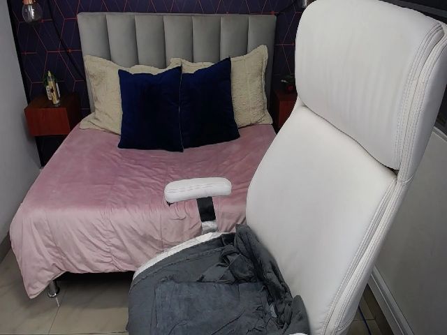 Live sex webcam photo for Lunahot48 #253241710