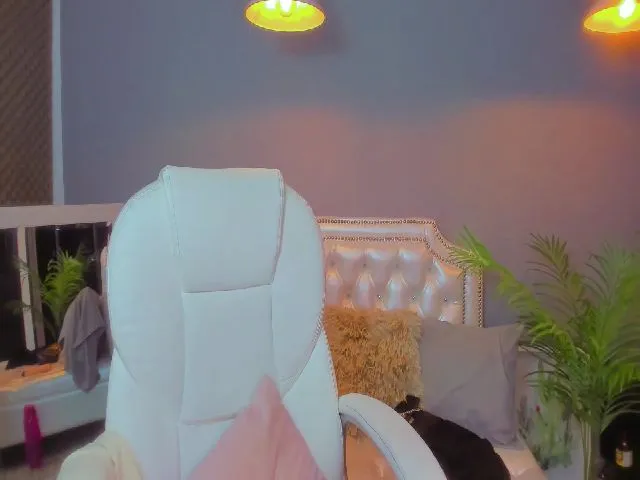 Live sex webcam photo for Emyconner #258428960