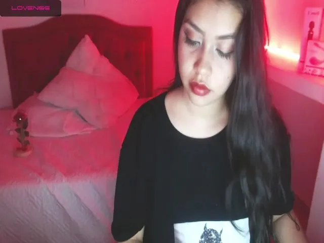 Live sex webcam photo for Darlaa__doll #253373397
