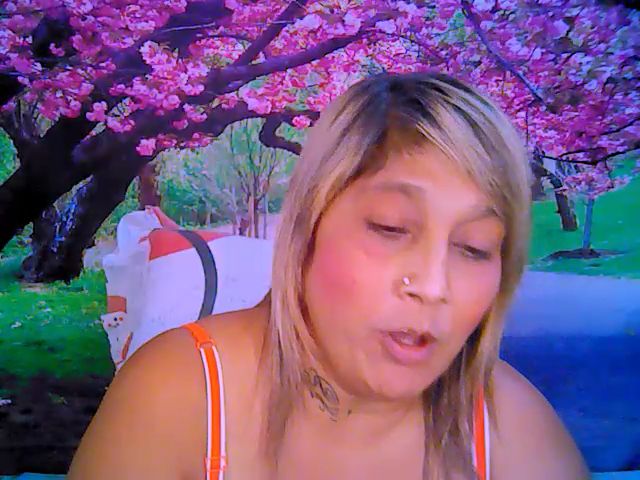 Live sex webcam photo for Roxyfoxy69 #252837621