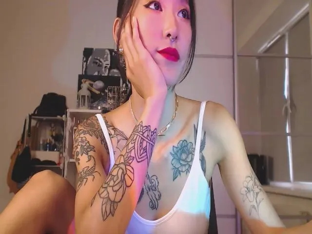 Live sex webcam photo for KellyAsian #256210591