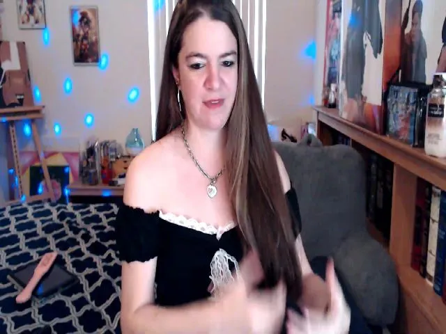 Live sex webcam photo for McKenzie_xoxo #262071552