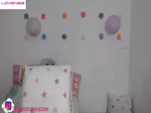 Live sex webcam photo for Em_aa #257957520