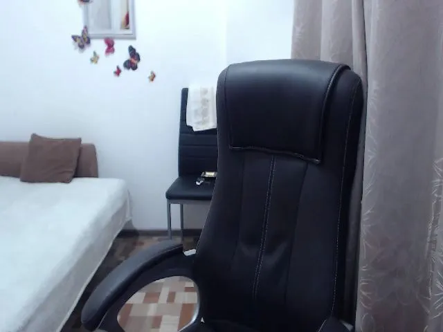 Live sex webcam photo for HereisChelsea #253859231