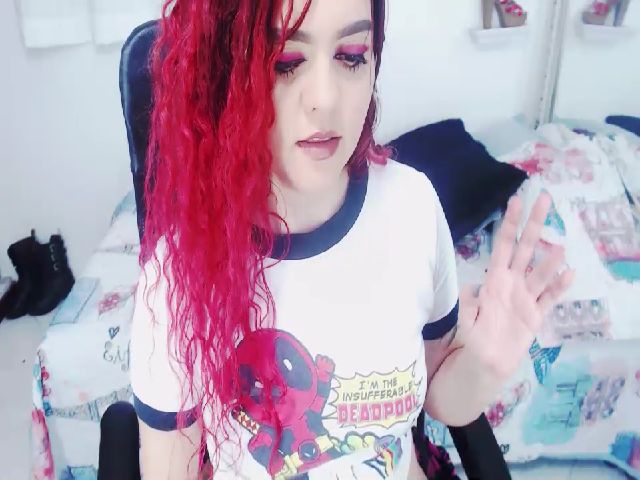 Live sex webcam photo for Twwiiggy #287851970