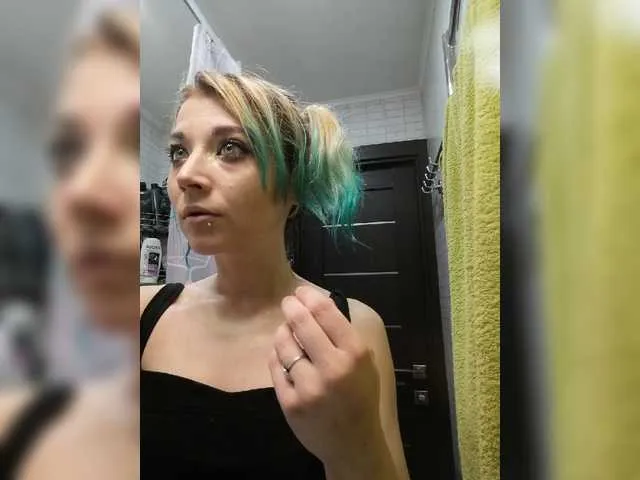 Live sex webcam photo for NickyYoung #253329580