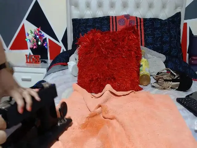 Live sex webcam photo for EsmeraldaXO #262082887