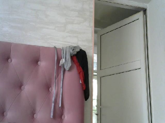 Live sex webcam photo for Jessica1717 #253015477