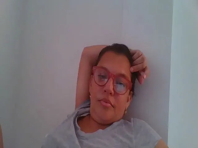 Live sex webcam photo for SweetLola01 #255154820