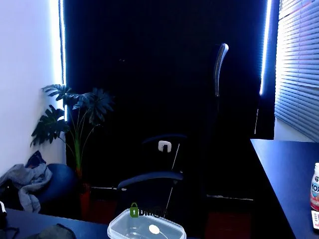 Live sex webcam photo for victoria_lee2 #259979650