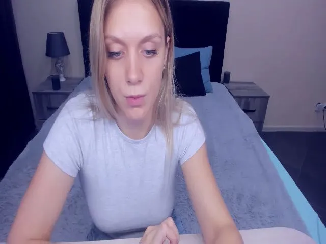 Live sex webcam photo for MeganKind #261971231