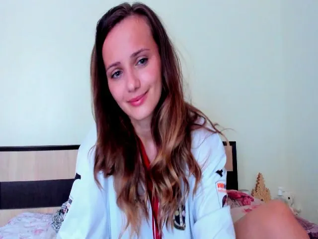 Live sex webcam photo for KatBirdie #252738758