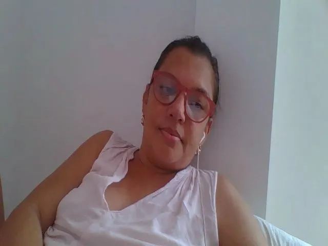 Live sex webcam photo for SweetLola01 #254855154