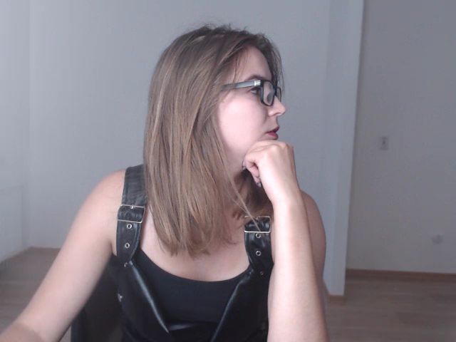 Live sex webcam photo for ALESSA_MOON #261516130