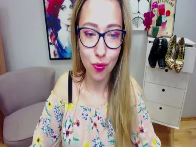 Live sex webcam photo for HeidiFLOWER #263568290