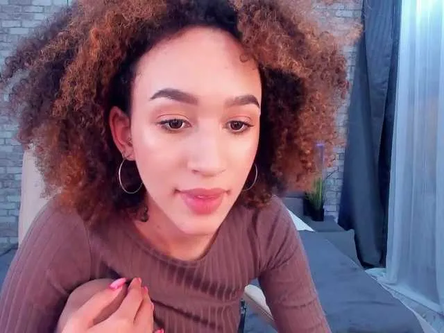 Live sex webcam photo for RaffaelaC #242567411