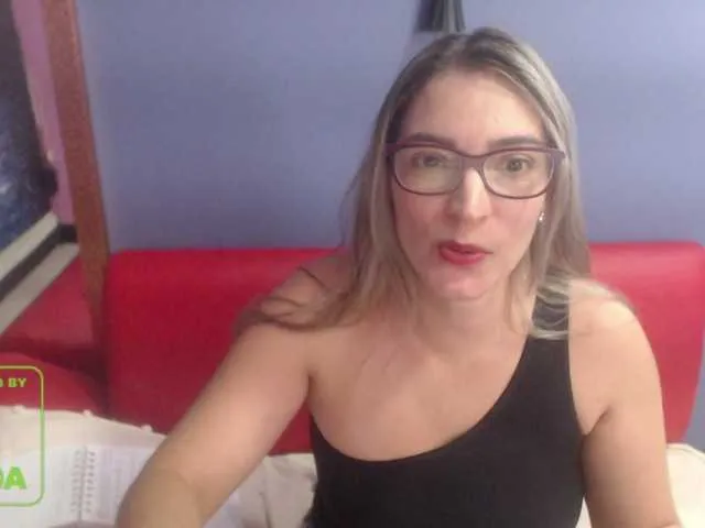 Live sex webcam photo for jeniferblanco #254561785