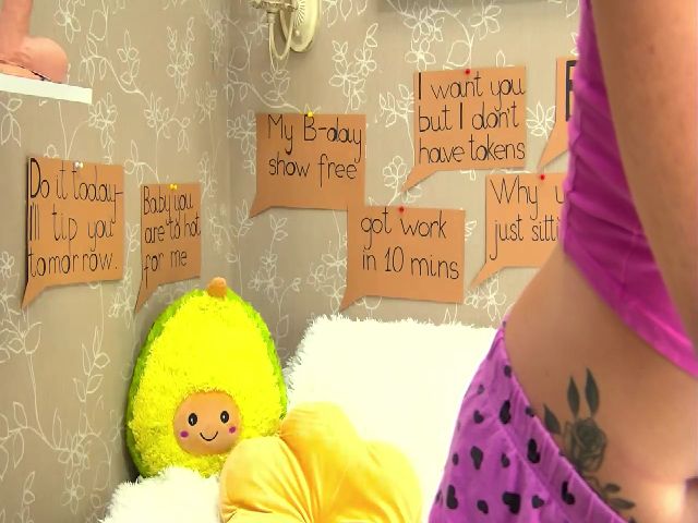 Live sex webcam photo for CaNaDaDi #261300171