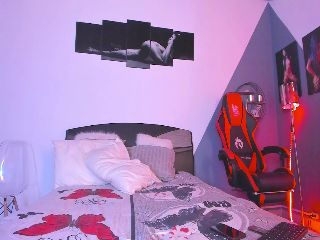 Live sex webcam photo for Candyred88 #252124473