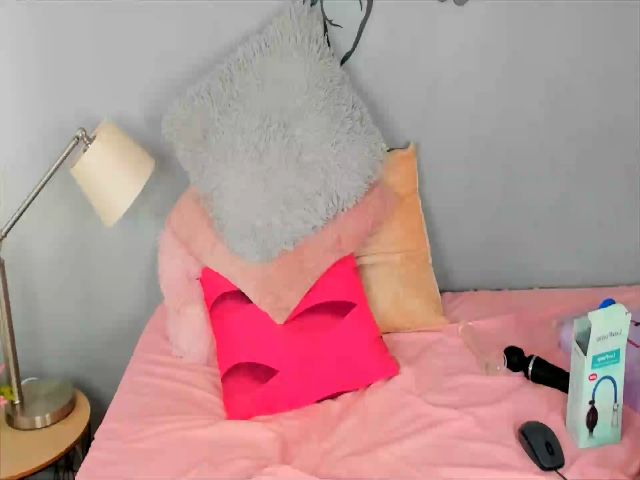 Live sex webcam photo for Rebecabrownie #258278762