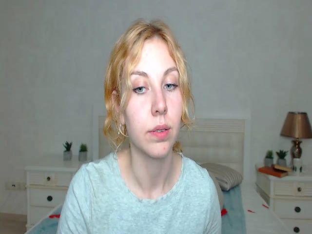 Live sex webcam photo for MollyDiamond1 #253192823