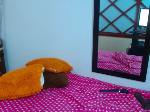 Live sex webcam photo for KellyJhons #257469603