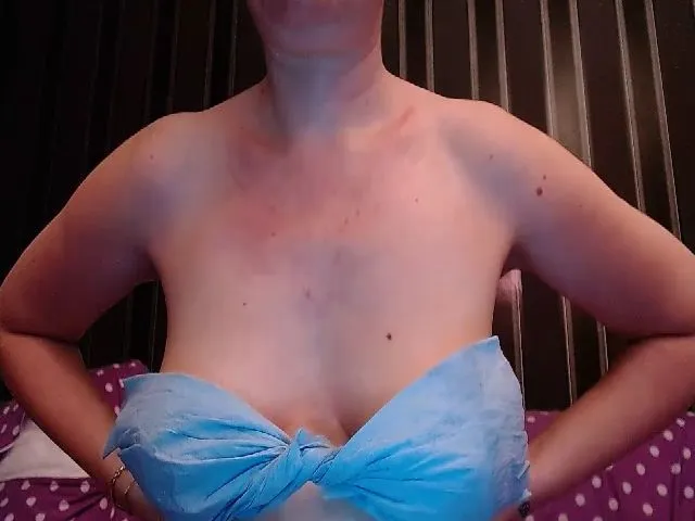 Live sex webcam photo for Bite_Me__ #261642354