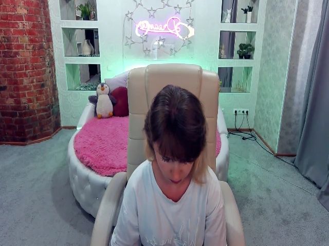 Live sex webcam photo for WhiteFoxi #252526390