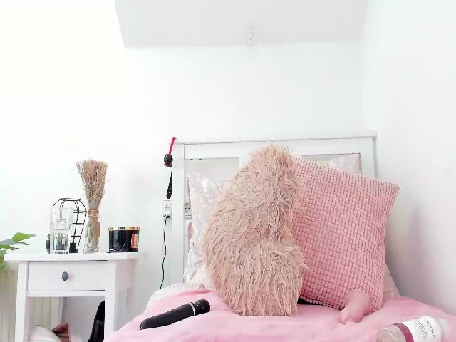 Live sex webcam photo for AshleyJohnes #255558643