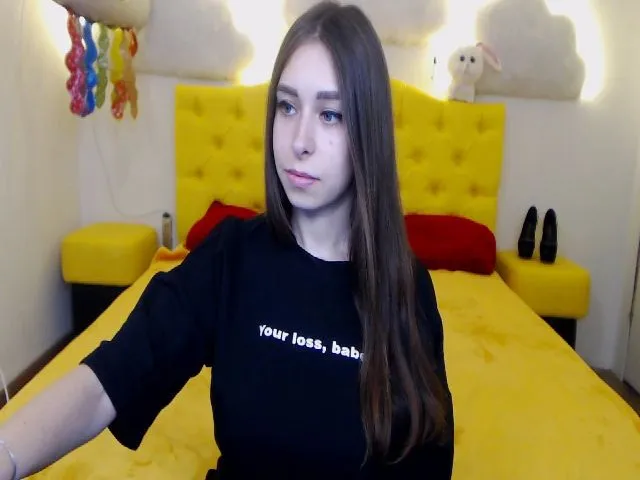 Live sex webcam photo for LindaJason #255915479