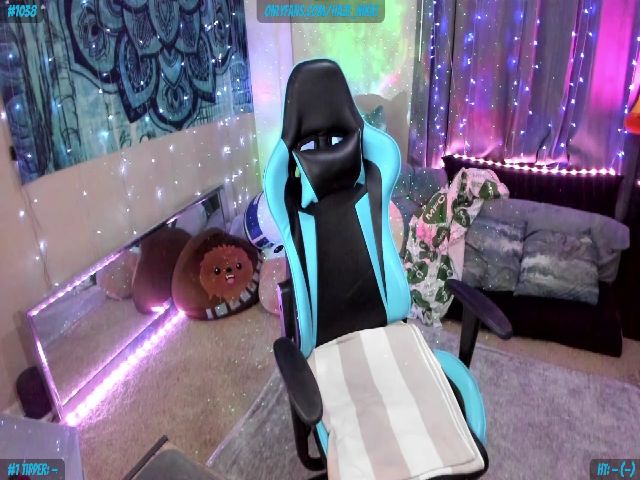 Live sex webcam photo for Nikki_Haze #261145242